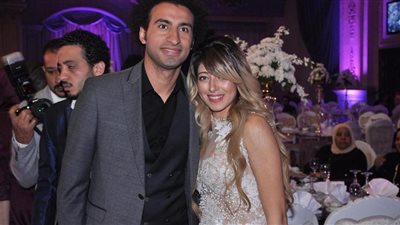 علي ربيع وزوجته.. من زفاف بعيداً عن الإعلام لـ”فضيحة” على السوشيال ميديا (صور وفيديو)