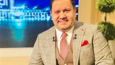 “بحبك يا بلدي”.. إدوارد يدلي بصوته في التعديلات الدستورية (صور)