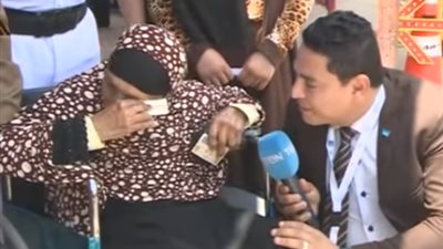 أكبر معمرة ببورسعيد بعد التصويت فى الاستفتاء: “من غير السيسي مننفعش ببصلة” (فيديو)