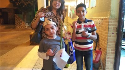 “مع الاستفتاء أفضل”.. أسرة تحتفل بـ”أحد السعف” في لجنة للتعديلات الدستورية (صور)