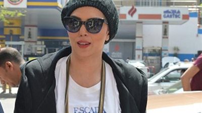 حوريه فرغلي تدلي بصوتها في الاستفتاء على التعديلات الدستورية (صور)