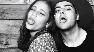 بعد الفستان المُثير.. ابنة عمرو دياب تتجاهل متابعيها وتنشر صور برفقة صديقها (صور)