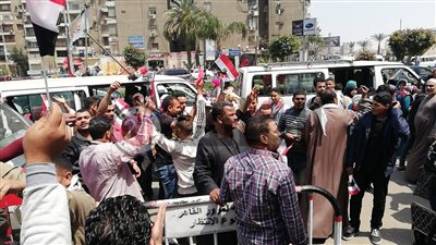 إقبال كبير من المواطنين على لجان الاستفتاء في الجامعة العمالية (صور)