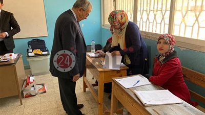 عمرو موسى يدلي بصوته في الاستفتاء على التعديلات الدستورية (صور)