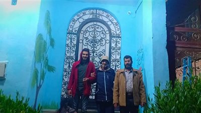 بعد عام من النوم على الرصيف.. التدخل السريع يعيد مسناً إلى أسرته