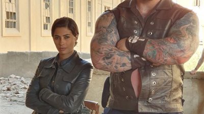 العالمي “ماونتن” بصحبة روبي وقمر في كواليس تصوير “حملة فرعون” (صور)