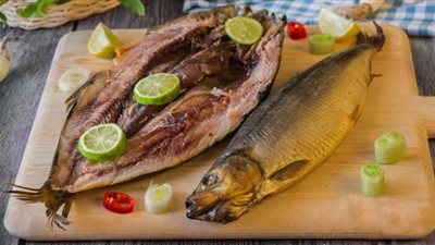 عميد معهد القلب: احذروا تناول الفسيخ والرنجة لهذه الأسباب