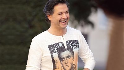 راغب علامة يعود للماضي ويطلق  أغنية “قلبي عشقها” بتوزيع جديد (فيديو)