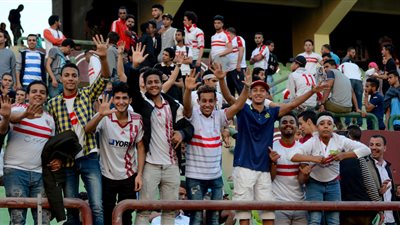 جماهير الزمالك تتوافد على ستاد برج العرب قبل مباراة النجم الساحلي (صور)