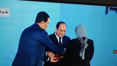 عيد العمال.. السيسي عن إضراب العمال: “لما تحس إنك مظلوم اشتغل أكتر” (فيديو)