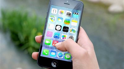 بصمة للأذن والخدين في آيفون القادم