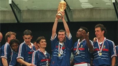 قصة نهائي (8).. عندما عاقب الديوك رفاق رونالدو