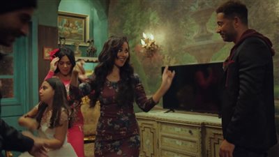 ياسمين رئيس ترقص 