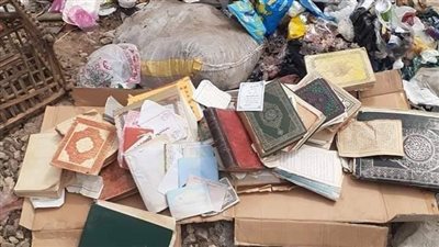 وقف إمام وعامل مسجد بكفر الزيات عن العمل بعد واقعة إلقاء مصاحف في القمامة