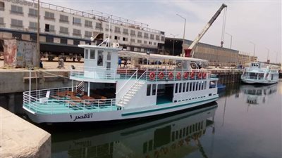 فريق من القوات البحرية يُجري اختبارات ملاحية لمعديتي الأقصر 1 و2 (صور)