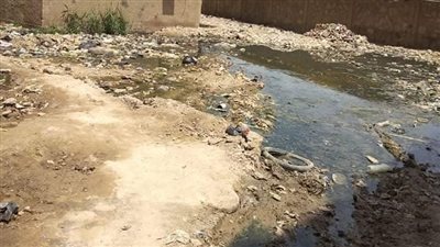 الصرف الصحي تحاصر عمائر الصينيين بإدفو.. والأهالي: 