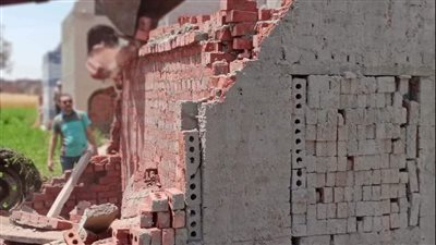 إزالة مقابر مخالفة بقرية سنهور في البحيرة (صور)