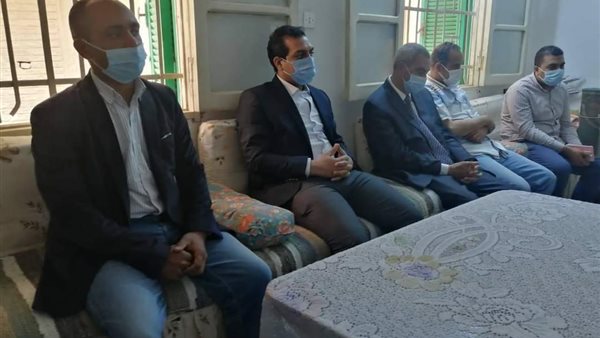 نائب محافظ قنا يقدم