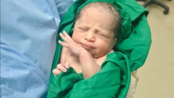 مولودة بمستشفى حجر