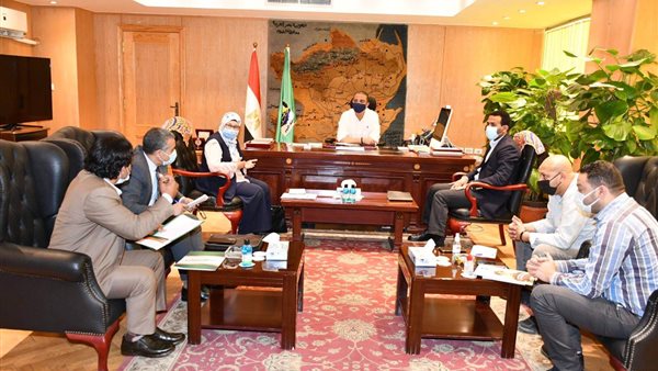 محافظ الفيوم يجتمع