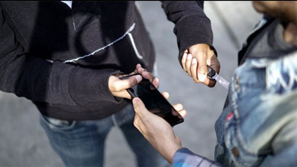 سرقة هاتف بالإكراه