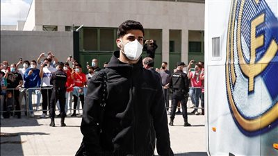 بعثة ريال مدريد تصل إلى خيريز لمواجهة قادش الليلة (صور)
