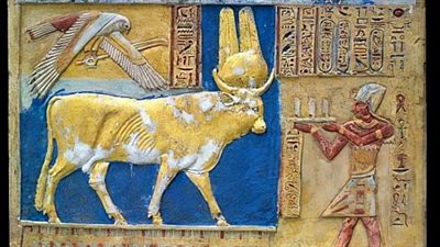 مصدر بالآثار يكشف مصير نقل لوحة الملك بطليموس الخامس من المتحف المصري إلى الكبير (خاص)