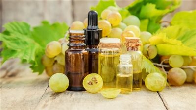 يعالج الجروح.. فوائد مذهلة لزيت بذور العنب للبشرة
