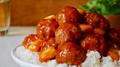 تعرفِ على طريقة عمل كرات اللحم بصوص الأناناس