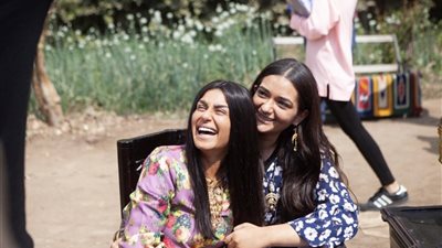 منة فضالي تشارك جمهورها بصورة لها مع ملك أحمد زاهر