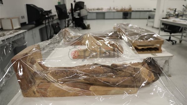 قطع من الفخار تعود