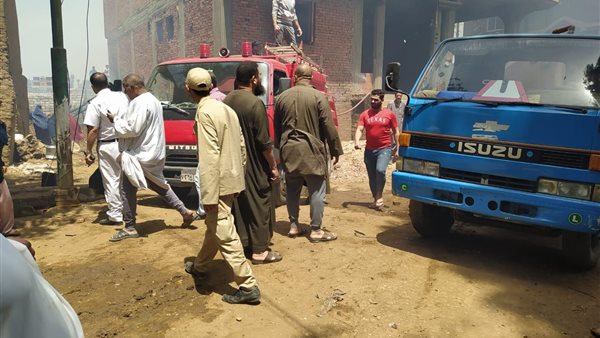 حريق بثلاث منازل