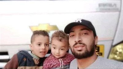 مصرع أب وطفليه وإصابة زوجته وطفل ثالث في حادث مأساوي على طريق 