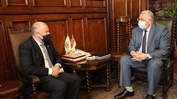 وزير الزراعة وسفير