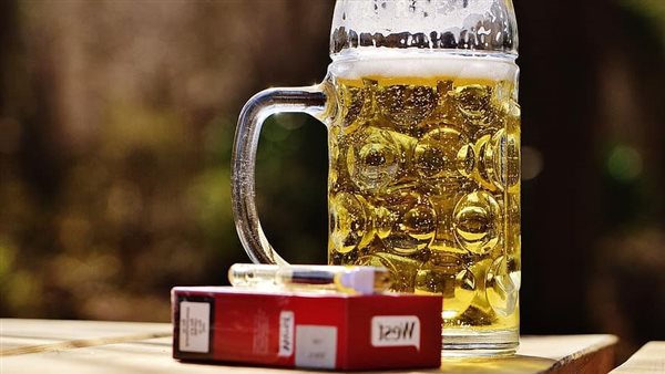 البيرة والسجائر 