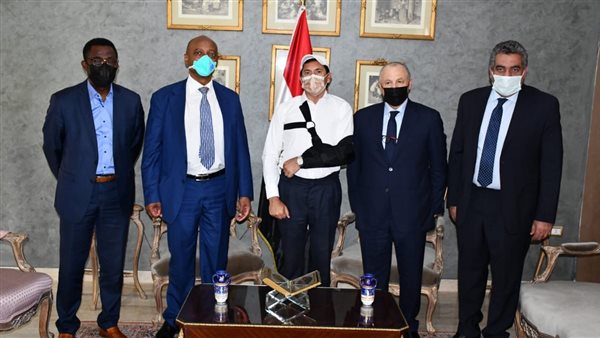 أشرف صبحي ورئيس كاف