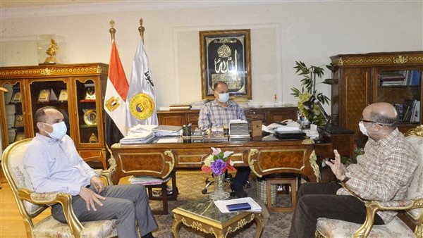 محافظ أسيوط يعقد