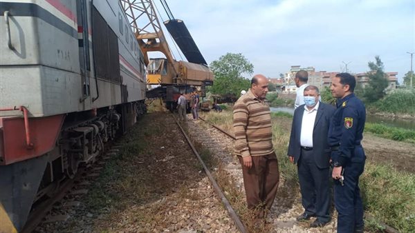 قطار يصدم شاب- أرشيفية