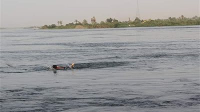 انتحار عامل غرقًا بنهر النيل في دسوق