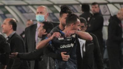 هل بصق محمد طلعت على لاعبي الزمالك ؟