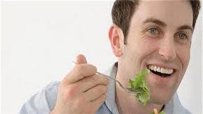 كيف يؤدي مضغ الطعام ببطء إلى فقدان الوزن.. تعرف على ذلك 