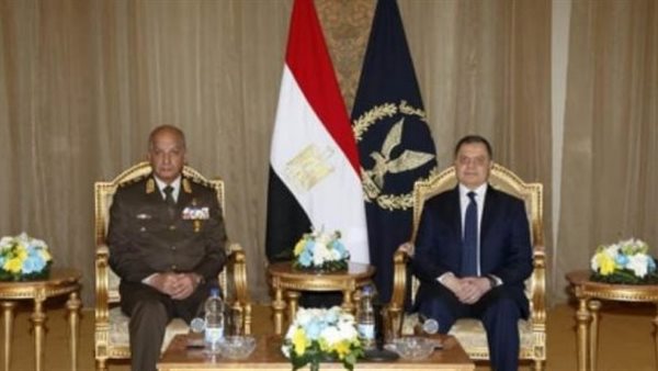 وزير الداخلية والفريق