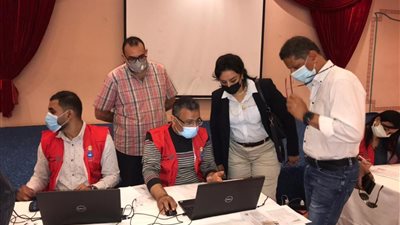 نائبة وزير السياحة تتابع سير عمليات تطعيم العاملين بالقطاع السياحي بالبحر الأحمر