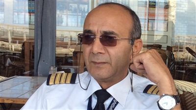 توافد العشرات على مسجد السلام بمدينة نصر لأداء صلاة الجنازة على الطيار أشرف أبو اليسر