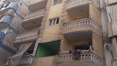وسط حراسة أمنية مشددة.. تسليم عقار صادر له قرار هدم لبدء إزالته في الإسكندرية