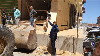 حملات مكبرة لإزالة الإشغالات ومتابعة الإجراءات الاحترازية بأحياء الزهور والضواحى ببورسعيد