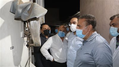 محافظ المنوفية يزور مصابي كورونا ويصرف مكافأة 50 ألف جنيه للعاملين بمستشفى حميات ميت خلف