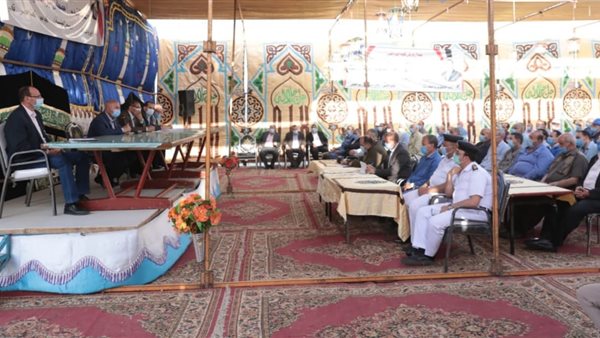 وزير النقل خلال لقائه