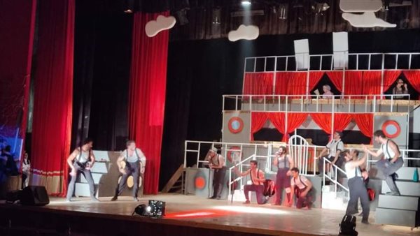 جانب من العرض المسرحي