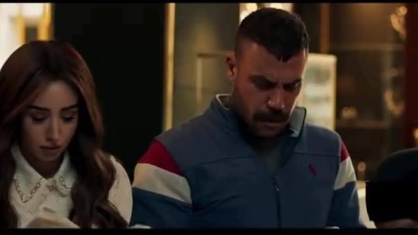 مشهد قراءة الفنان